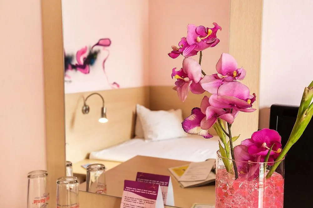 Art Hotel Simona Sofia 3*,